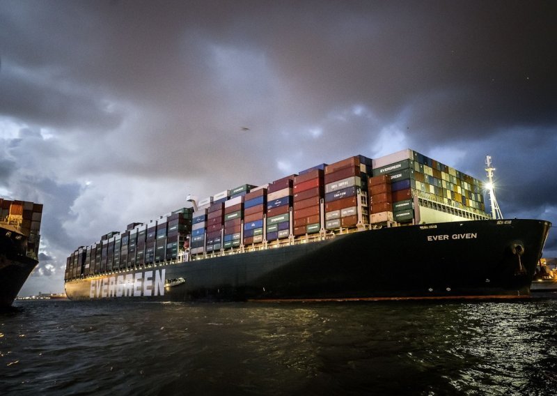 Nakon novog kvara broda sa žitaricama iz Ukrajine ponovno uspostavljen promet Sueskim kanalom