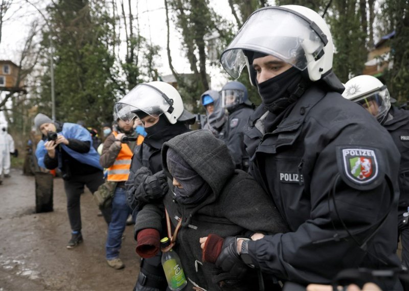 Njemačka policija rasčišćava prosvjede protiv proširenja rudnika lignita