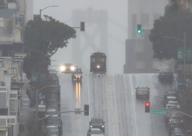 Rekordne kiše pale u Kaliforniji, još veća oluja na putu