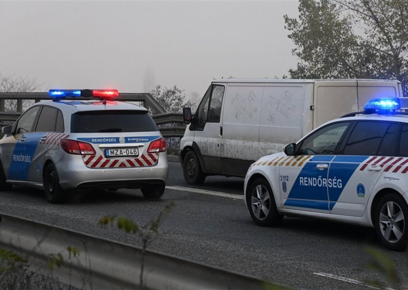 Muškarac u Budimpešti nožem napao policajce, jednog ubo, dvojicu ranio