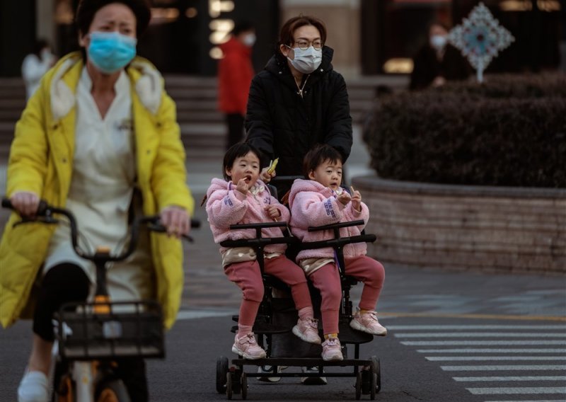 Hong Kong ukida obvezu nošenja maski u borbi protiv koronavirusa