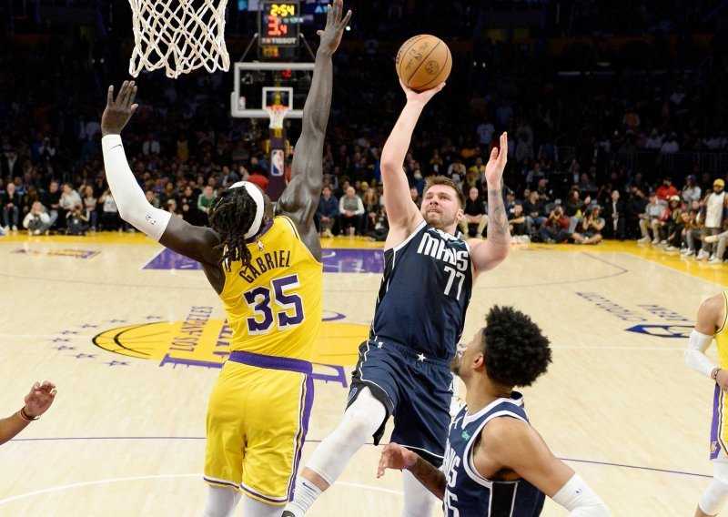 [VIDEO] Nova luda večer Luke Dončića; Slovenac u Los Angelesu srušio Lakerse