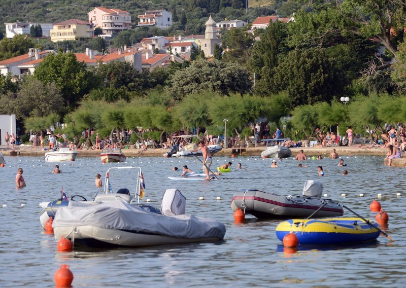 Loše vijesti za privatni smještaj: Skočio paušalni porez, a najavljuju i veći PDV