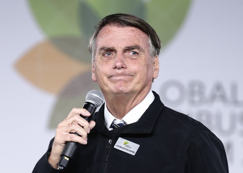 Tvrdio je da nije potrošio ni novčića, no sada je otkriveno: Bolsonaro 'peglao' službenu karticu, potrošio je pet milijuna dolara