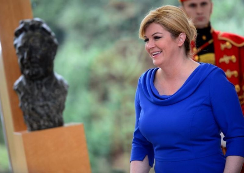 Predsjednica otkrila Tuđmanovu bistu, Hrvatska joj najljepša