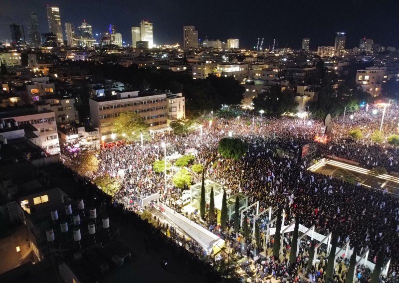 Deseci tisuća ljudi prosvjedovali u Tel Avivu protiv sudskih reformi