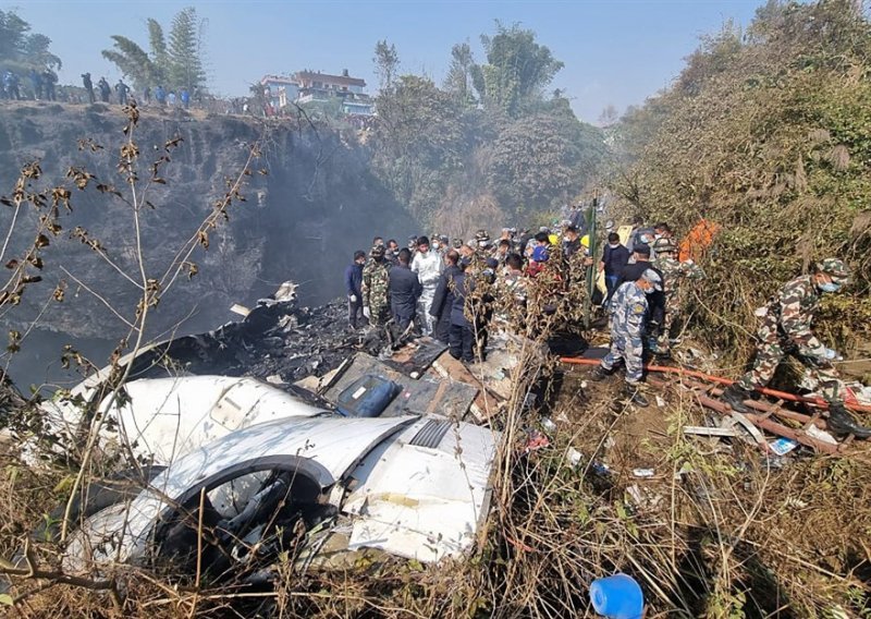 [FOTO] Tragedija u Nepalu: Broj poginulih u zrakoplovnoj nesreći narastao na 68