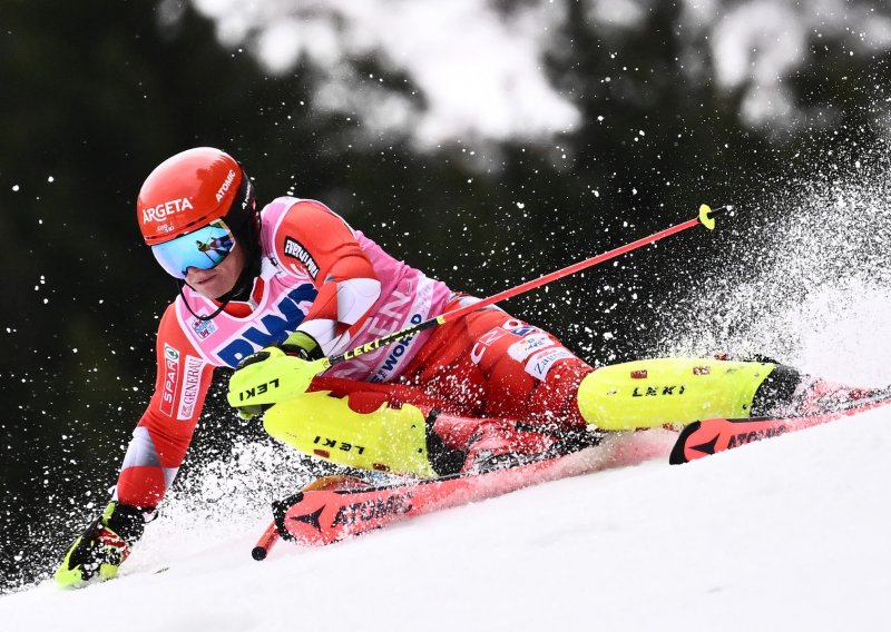 Filip Zubčić jedini od hrvatskih skijaša osvojio bodove u slalomu u Wengenu