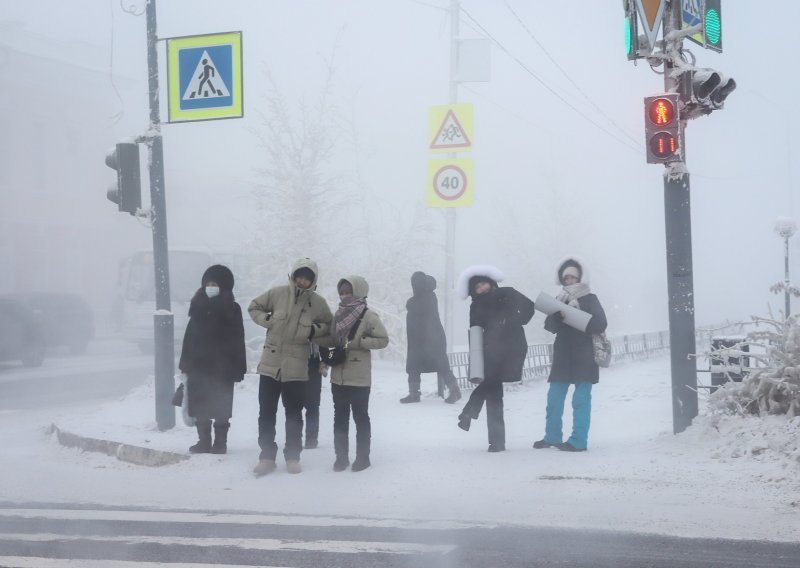 U najhladnijem gradu na svijetu temperatura je pala na minus 50°C. Kako preživjeti? Odjenite se slojevito, poput kupusa