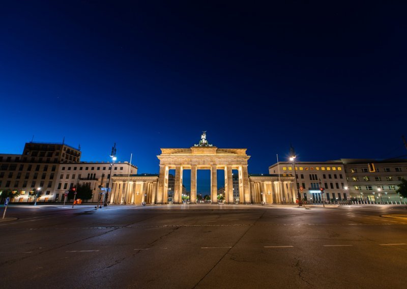 Zabio se u Brandenburška vrata u Berlinu i poginuo