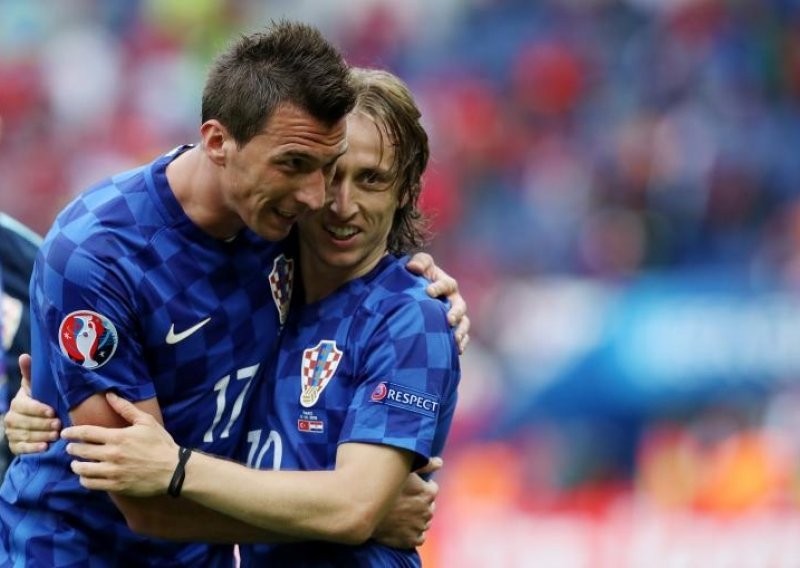 Mandžukić odao priznanje navijačima: Bacat ćemo se na glavu i dalje!