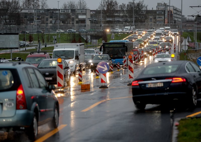 Opet prometni krkljanac na Jadranskom mostu; stvaraju se čepovi na prometnicama