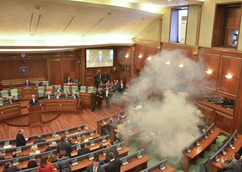 Eksplozija granate u kosovskome parlamentu