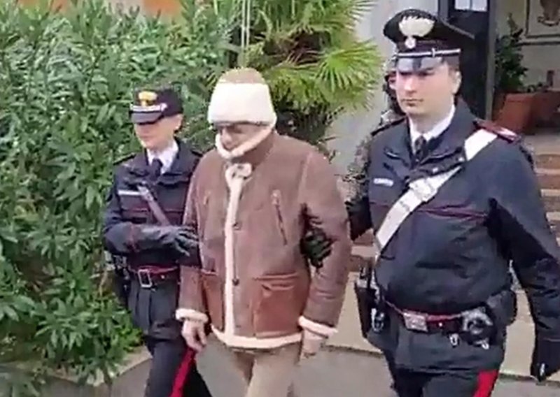 Tko je mafijaški superboss čije uhićenje slavi cijela Italija? Primao je kemoterapiju u privatnoj klinici, tamo ga je zaskočilo stotinu karabinjera