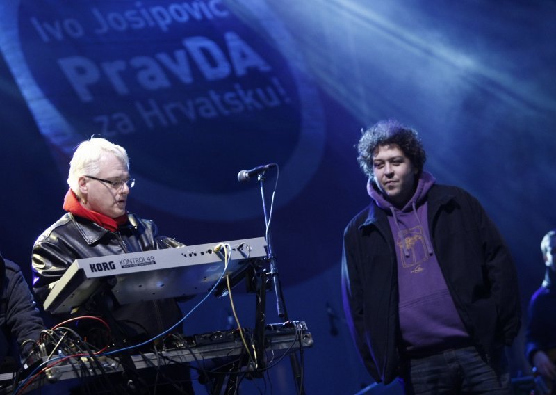 Josipović šibenskom kazalištu nabavio klavir