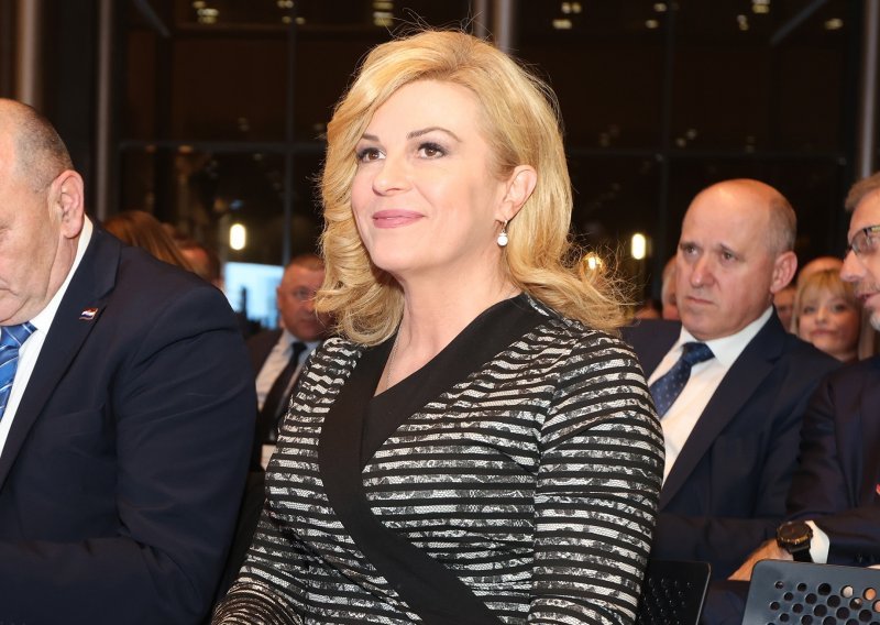Provjerena kombinacija za promociju: Kolinda Grabar -Kitarović posegnula je za haljinom koja laska figuri