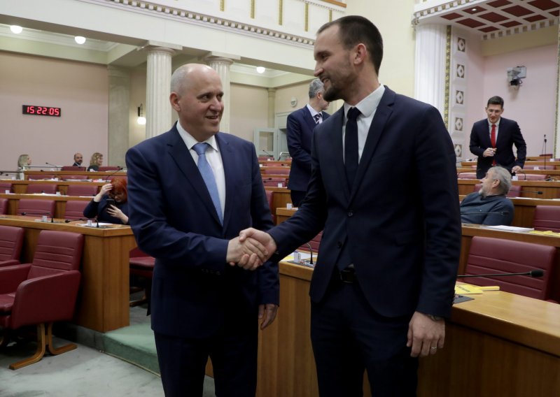 Bačić i Erlić prisegnuli na nove dužnosti, oporba nezadovoljna: 'Ministri su puki izvršitelji volje Andreja Plenkovića'