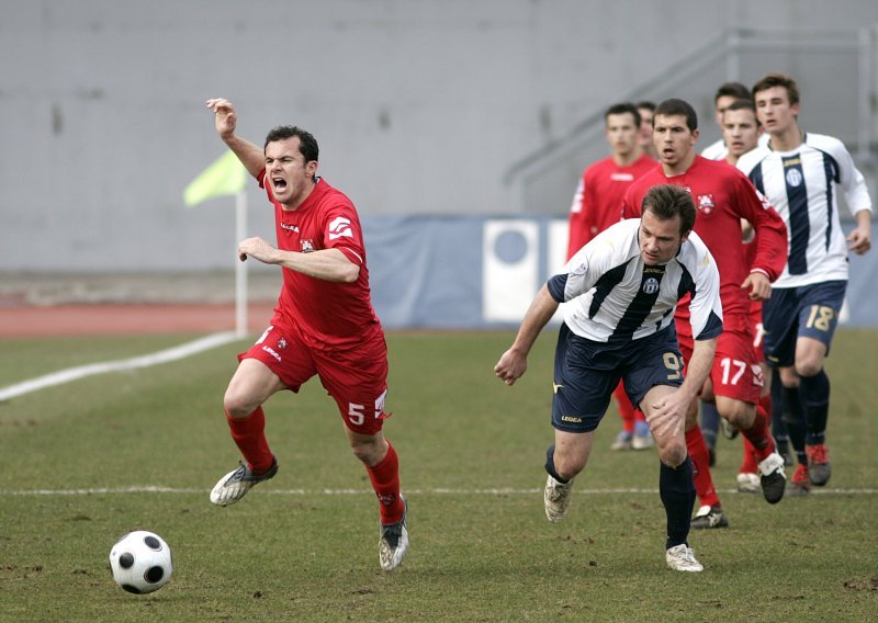 Tokić glasove podijelio 'modrima' i 'bilima'
