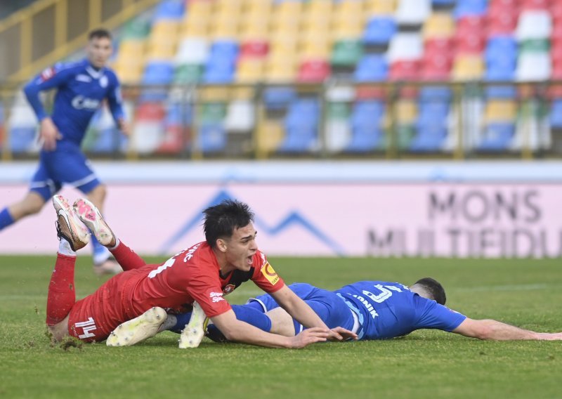 [VIDEO/FOTO] Urlik igrača 'zaledio' je sve na stadionu u Velikoj Gorici; na terenu nije proveo niti deset minuta