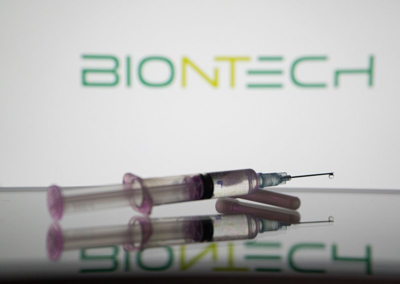 BioNTech ponovno u plusu zahvaljujući brzim dozvolama za prilagođena covid-cjepiva