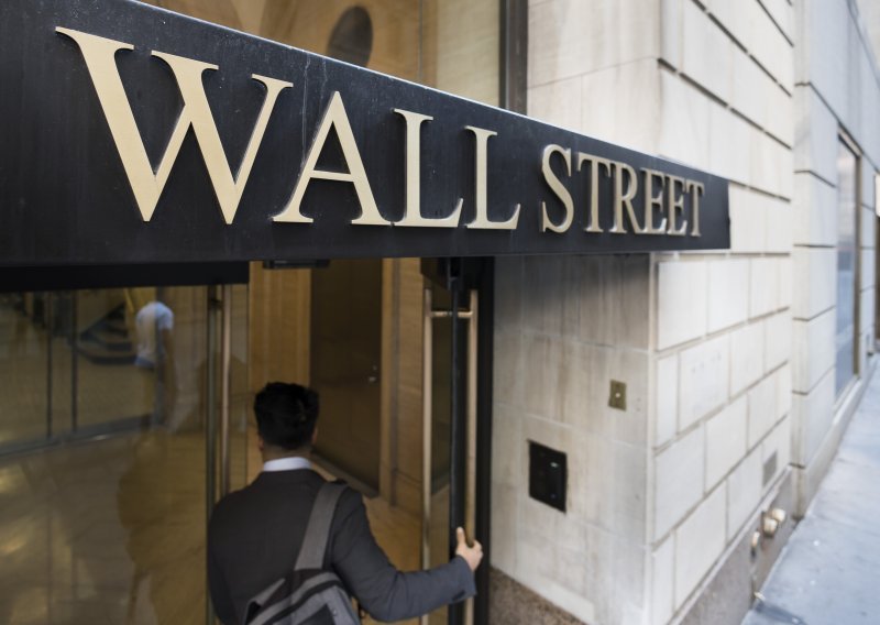 Wall Street oštro pao, raste rizik od recesije