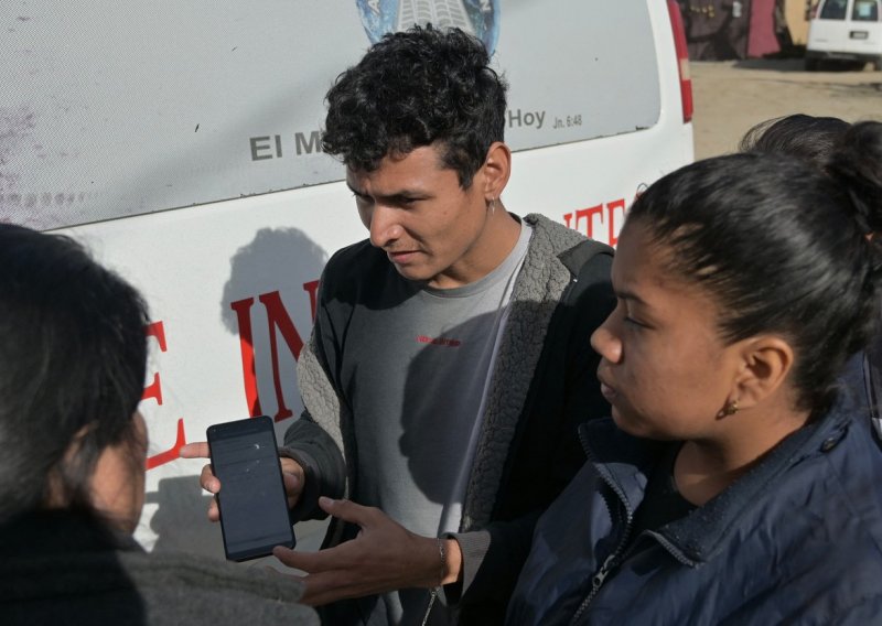 Prvi migranti ušli iz Meksika u SAD koristeći se mobilnom aplikacijom