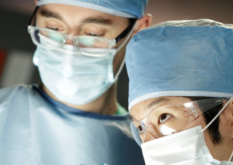 Nezadovoljan nosom ubio plastičnog kirurga
