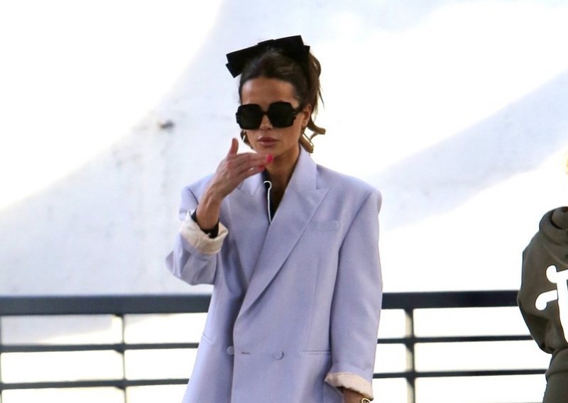 U pidžami po vani: Kate Beckinsale prošetala pidžamu na jednoroge i testirala može li oversized sako odgovarati uz baš svaki outfit
