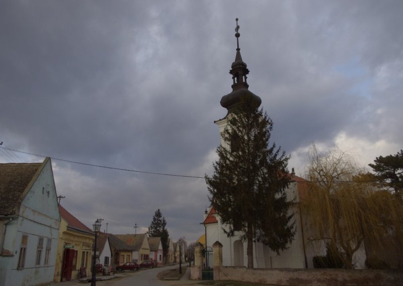 Crkva podijelila vjernike u Kopačevu