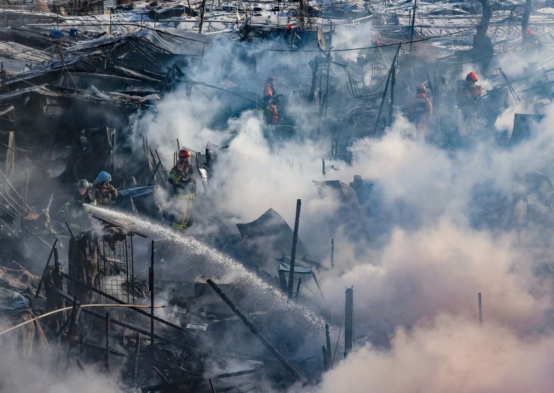Golemi požar guta siromašnu četvrt u Seulu, evakuiraju se na stotine stanovnika