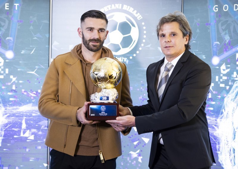 Povodom održane dodjele nagrade Kapetani biraju poklanjamo Hajdukove dresove s Livajinim potpisom