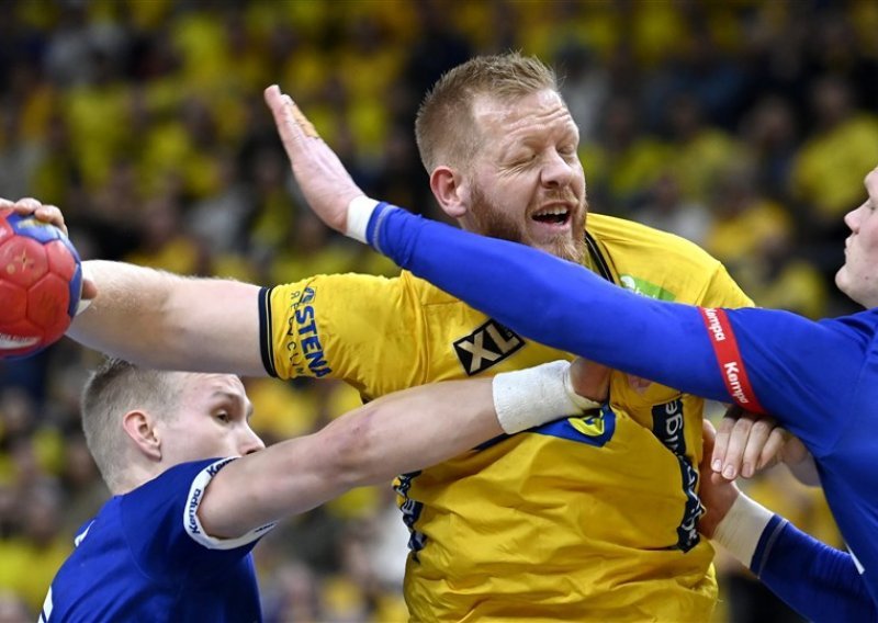 Šveđani su u rukometnom 'ratu' protiv Islanđana izborili pobjedu koja im osigurava prvo mjesto u skupini