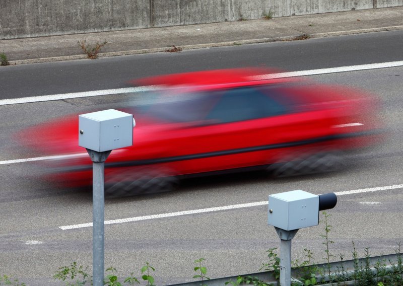 Vozio 300 km/sat u krivom smjeru da izbjegne 'prometni čep'