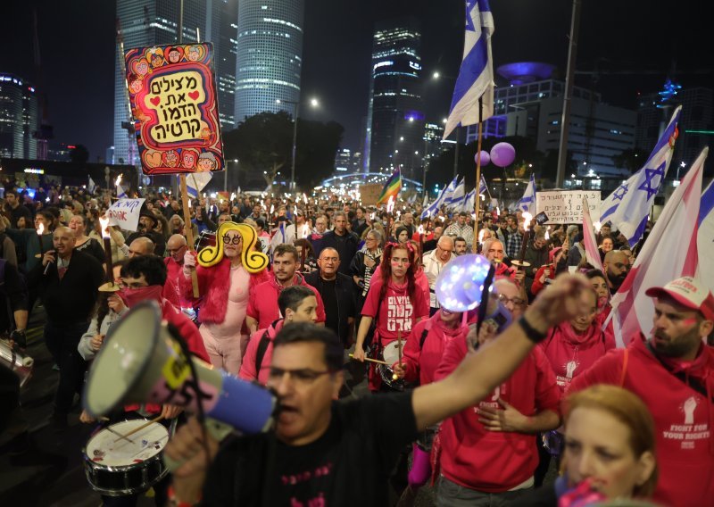 Više od 100.000 ljudi prosvjedovalo u Tel Avivu protiv Netanyahuove vlade