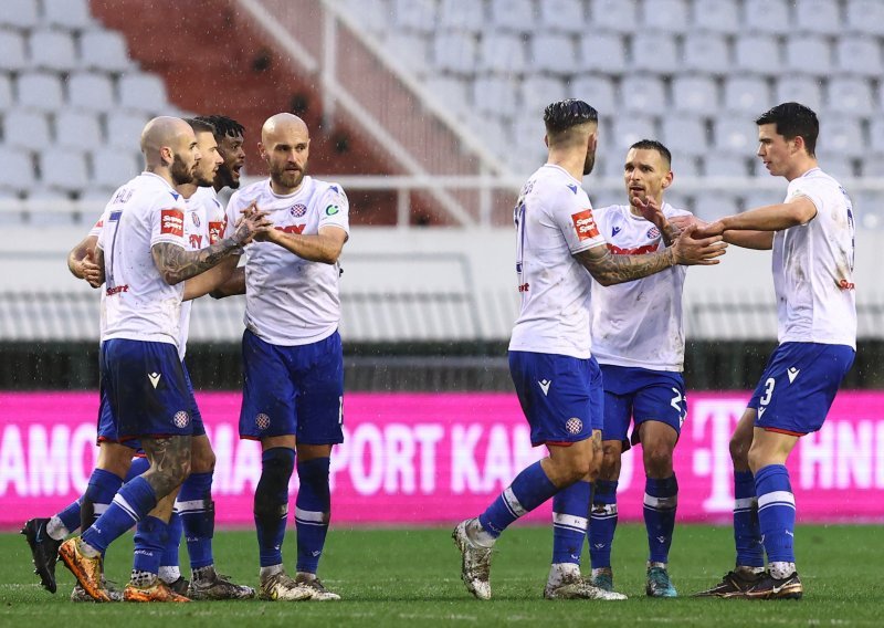 [VIDEO/FOTO] Hajduk u teškim uvjetima i nakon velike borbe uspio svladati Šibenik! Pogledajte gol Livaje koji je Bijelima dobnio bitna tri boda