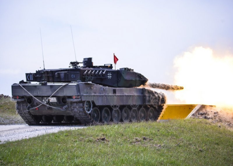 Manje od očekivanog: Njemačka će u Ukrajinu poslati 'pola tenkovske bojne'