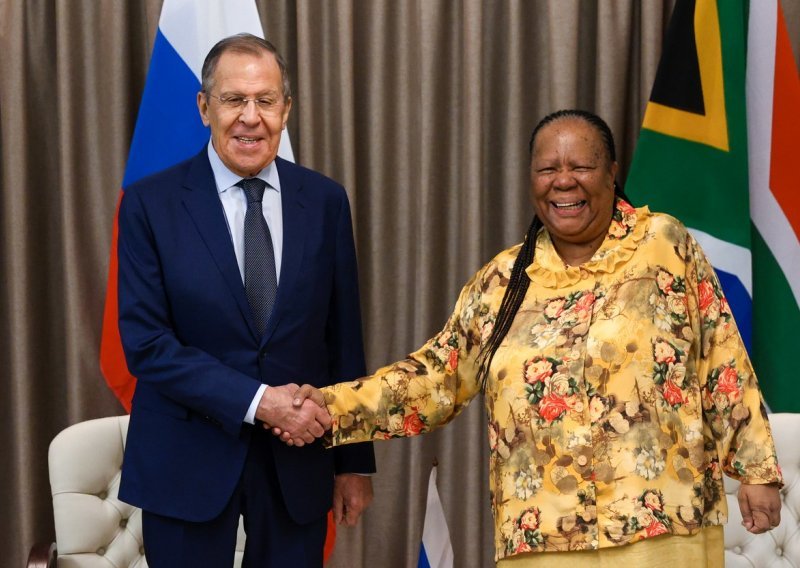 [FOTO] Južnoafrička ministrica nakon dolaska Lavrova: Sve zemlje provode vojne vježbe s prijateljima širom svijeta