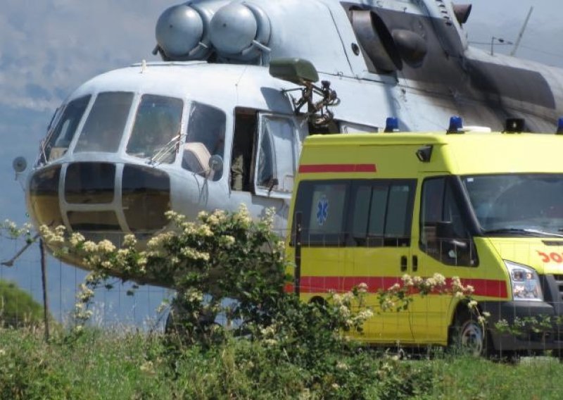 Dijete i trudnica hitno prevezeni helikopterom HV-a