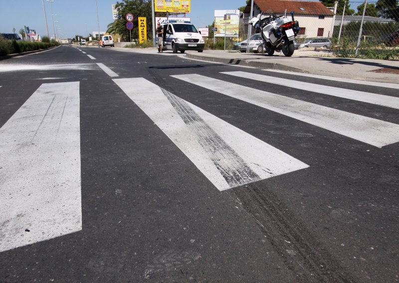 Vozač srušio i teško ozlijedio 81-godišnjaka na pješačkom prijelazu u Zadru. Iz policije opet upozoravaju: 'Smanjite brzinu!'