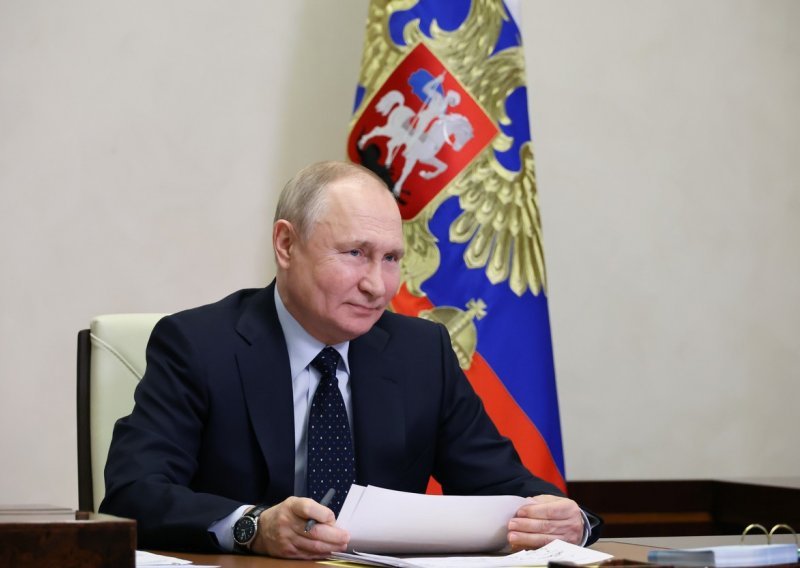 Kremlj: 'Putin je bio i ostaje otvoren za kontakte sa Scholzom'
