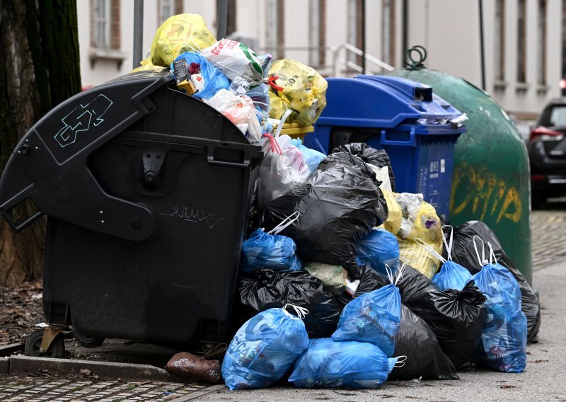 Zagrepčanima stižu kazne na računima ako nisu koristili plave ZG vrećice