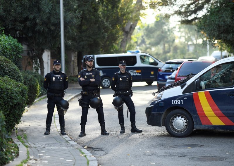 Španjolci priveli muškarca koji je slao pisma-bombe ukrajinskom veleposlanstvu i španjolskom premijeru