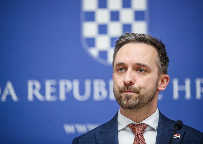 Ministar Piletić protiv saborske većine - revizije posvojenja iz drugih zemalja neće biti