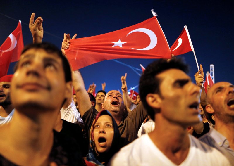 SAD ozbiljno upozorila Tursku zbog insinuacija o uključenosti u udar