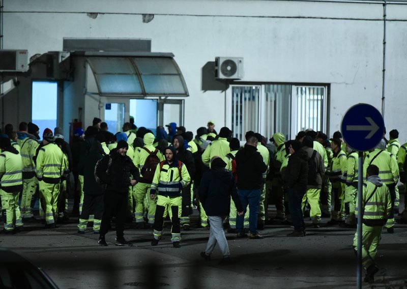 [FOTO/VIDEO] Radnici Čistoće nisu izašli na ulice u trećoj smjeni: Nagovaraju nas, ali ne damo se, ne ide se najvjerojatnije van