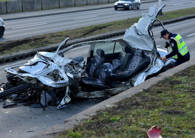 Umro vozač teško ozlijeđen u nesreći na Ljubljanskoj aveniji