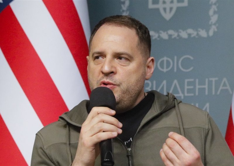 Predstojnik ureda Zelenskog: Ukrajinski dužnosnici koji bježe od svojih ratnih dužnosti bit će smijenjeni