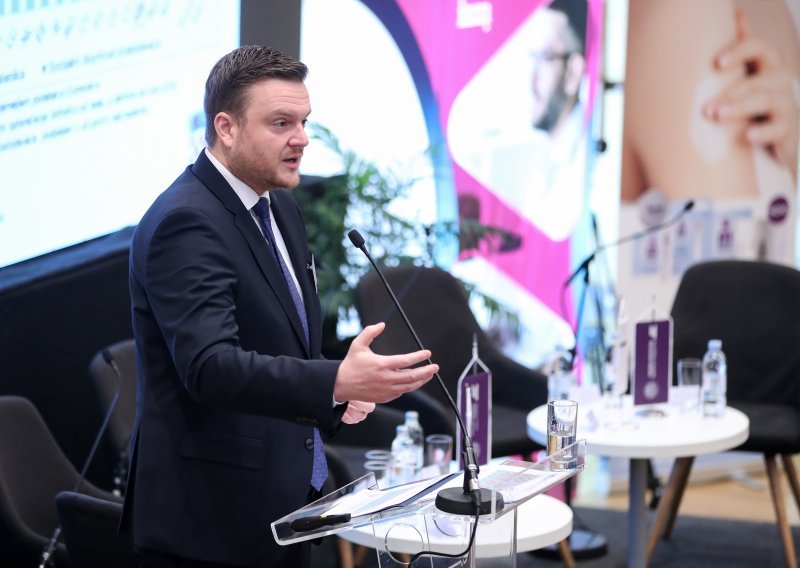 [FOTO] Primorac na Poreznoj konferenciji najavio pravedniju raspodjelu poreznog tereta i otkrio planove za 2023.