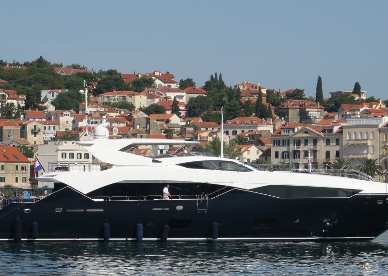 Četiri osobe uhićene, a osam pod istragom zbog nestanka jahte Irina Vu