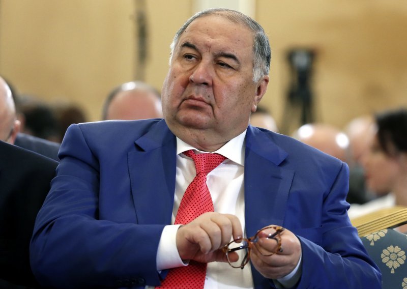 Služba za odnose s javnošću Ališera Usmanova tvrdi da on nije vlasnik jahte Irina VU